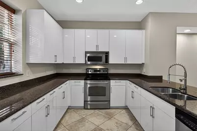 1033 NE 17th Way #1103, Fort Lauderdale, FL 33304 - Photo 3