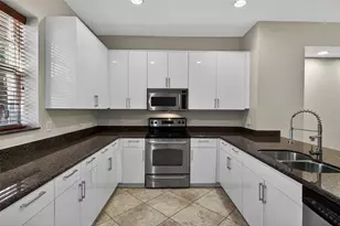 1033 NE 17th Way, Fort Lauderdale, FL 33304 - Photo 3