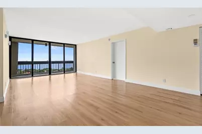 2400 Presidential Way #PH2, West Palm Beach, FL 33401 - Photo 5