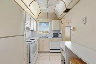 8040 N Sunrise Lakes Drive #303, Fort Lauderdale, FL 33322 - Photo 5