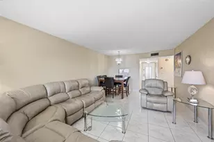 8040 N Sunrise Lakes Dr, Fort Lauderdale, FL 33322 - Photo 9