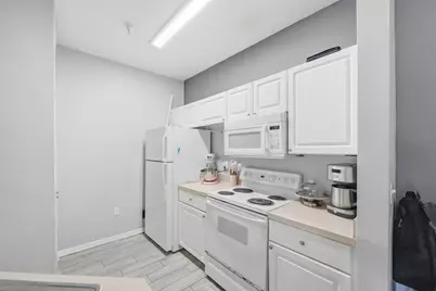 5518 Metrowest Boulevard #11-104, Orlando, FL 32811 - Photo 11