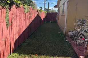 9261 SW 68th St, Miami, FL 33173 - Photo 21