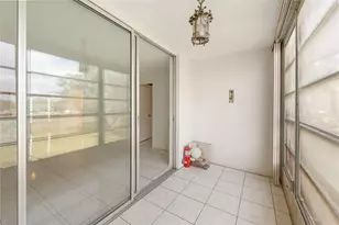 8081 N Sunrise Lakes Dr, Sunrise, FL 33322 - Photo 19