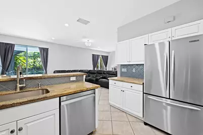 1204 Camellia Circle, Weston, FL 33326 - Photo 5