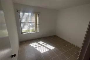 208 Lake Pointe Dr, Oakland Park, FL 33309 - Photo 9