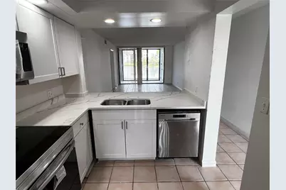 208 Lake Pointe Drive #105, Fort Lauderdale, FL 33309 - Photo 5