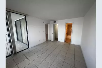 208 Lake Pointe Drive #105, Fort Lauderdale, FL 33309 - Photo 7