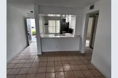 208 Lake Pointe Drive #105, Fort Lauderdale, FL 33309 - Photo 3