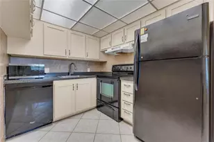 300 Village Green Circle, Palm Springs, FL 33461 - Photo 19