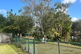 1281 SW 85th Ave, Hollywood, FL 33025 - Photo 9