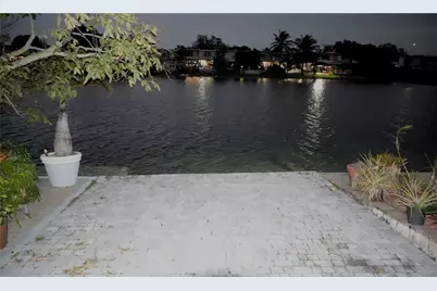 1647 W 72nd Street, Hialeah, FL 33014 - Photo 11