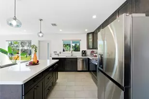 1741 NE 40th St, Oakland Park, FL 33334 - Photo 7