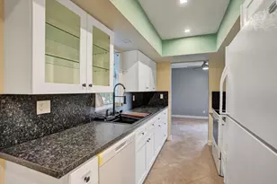 7018 NW 64th St, Tamarac, FL 33321 - Photo 13