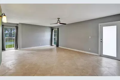 7018 NW 64th Street, Tamarac, FL 33321 - Photo 5