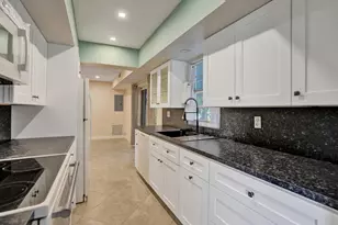 7018 NW 64th St, Tamarac, FL 33321 - Photo 11