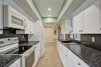 7018 NW 64th Street, Tamarac, FL 33321 - Photo 11