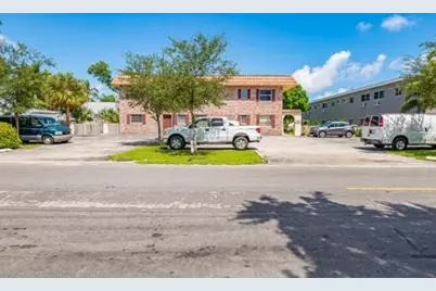 2209 NE 2nd Street #6, Pompano Beach, FL 33062 - Photo 3