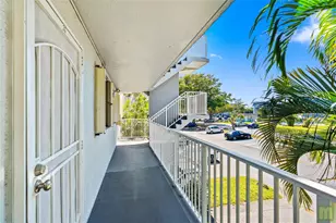 105 Royal Pk Dr, Fort Lauderdale, FL 33309 - Photo 5