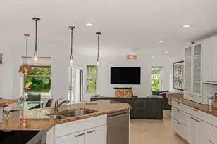 3610 Washington Ln, Hollywood, FL 33026 - Photo 9