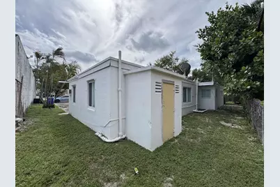 211 SW 2nd Court, Pompano Beach, FL 33060 - Photo 9