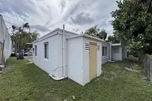 211 SW 2nd Ct, Pompano Beach, FL 33060 - Photo 9