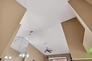 8225 NW 191st St, Hialeah, FL 33015 - Photo 35