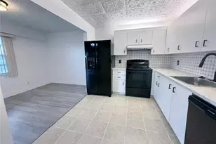 801 SW 133rd Terrace, Pembroke Pines, FL 33027 - Photo 5