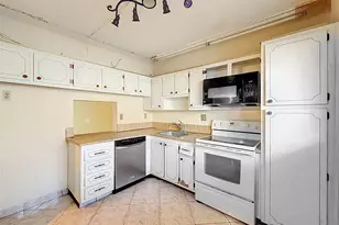 5935 Del Lago Cir, Sunrise, FL 33313 - Photo 11