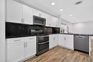 2450 NW 186th Ave, Pembroke Pines, FL 33029 - Photo 23