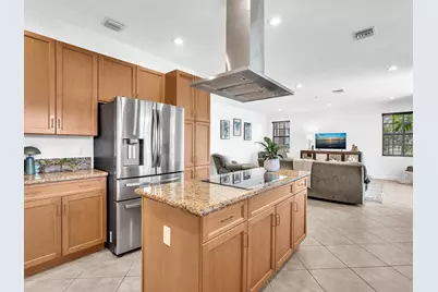 6806 Lakeside Circle, Davie, FL 33314 - Photo 13