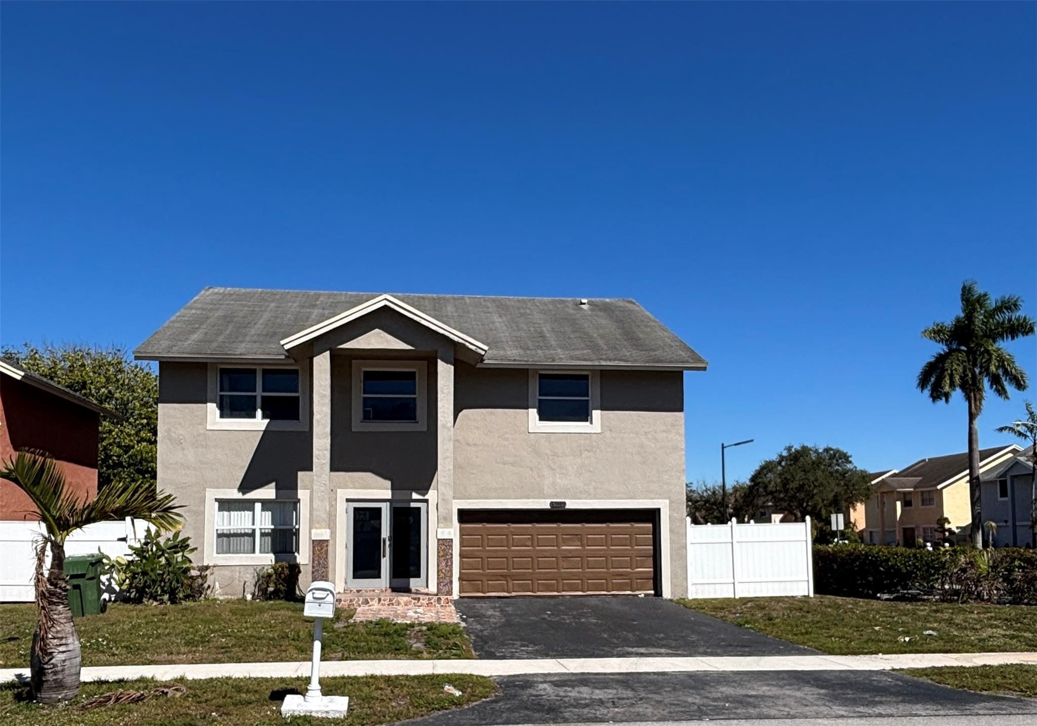 9711 SW 13th St main architectural view