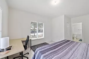 911 NE 12th Ave, Pompano Beach, FL 33060 - Photo 21