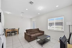 911 NE 12th Ave, Pompano Beach, FL 33060 - Photo 9