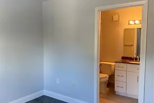 320 E Palm Circle, Pembroke Pines, FL 33025 - Photo 5