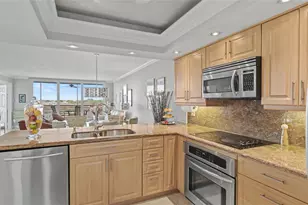 625 Oaks Dr, Pompano Beach, FL 33069 - Photo 7