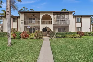 305 Knotty Pine Cir, Greenacres, FL 33463 - Photo 1