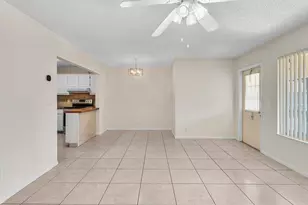 305 Knotty Pine Cir, Greenacres, FL 33463 - Photo 9