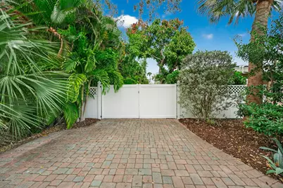 547 E Causeway Boulevard, Vero Beach, FL 32963 - Photo 9