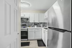 9410 Poinciana Pl, Davie, FL 33324 - Photo 7