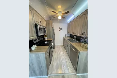 2075 Cornwall D #2075, Boca Raton, FL 33434 - Photo 9