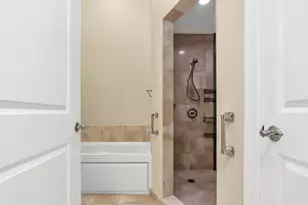 16102 Emerald Estates Dr, Weston, FL 33331 - Photo 27