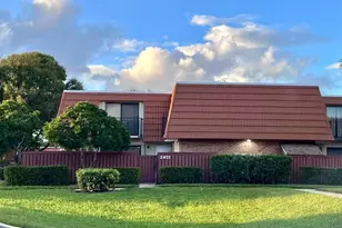 12 SW Waterford Dr, Deerfield Beach, FL 33442 - Photo 1