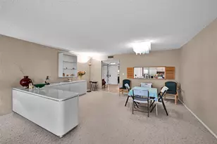 3960 Oaks Clubhouse Dr, Pompano Beach, FL 33069 - Photo 5