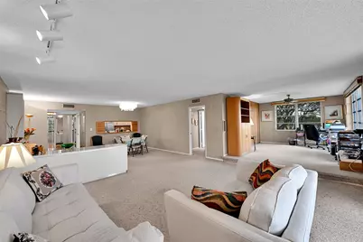 3960 Oaks Clubhouse Drive #407, Pompano Beach, FL 33069 - Photo 7