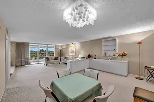 3960 Oaks Clubhouse Dr, Pompano Beach, FL 33069 - Photo 9