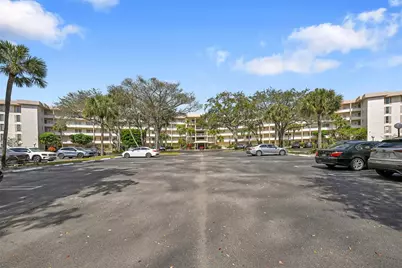 3960 Oaks Clubhouse Drive #407, Pompano Beach, FL 33069 - Photo 3