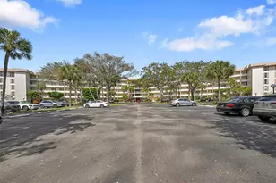 3960 Oaks Clubhouse Dr, Pompano Beach, FL 33069 - Photo 3