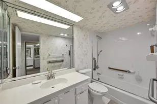 3960 Oaks Clubhouse Dr, Pompano Beach, FL 33069 - Photo 27