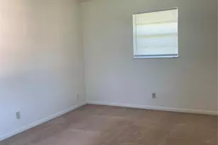 619 SE Clifton Ln, Port Saint Lucie, FL 34983 - Photo 7